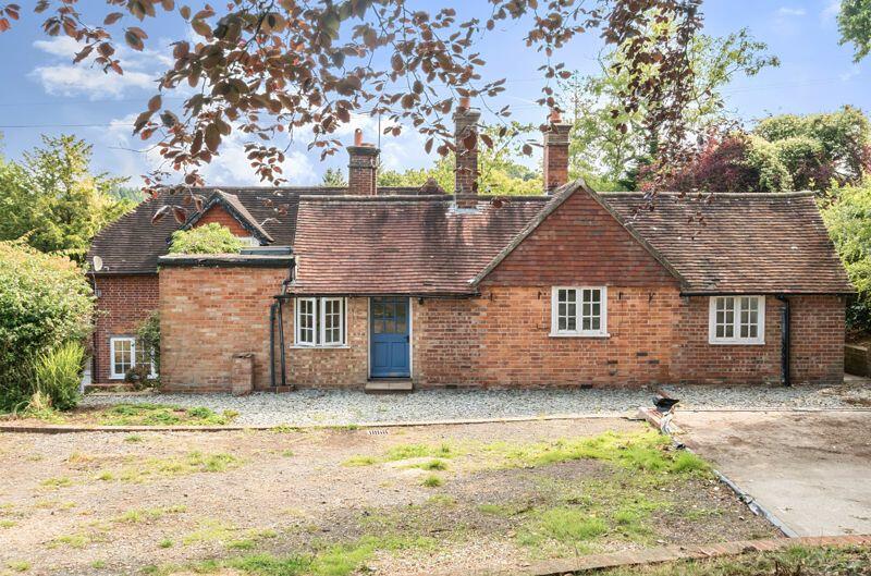4 bedroom detached house for sale in Tidebrook Road, Wadhurst, TN5