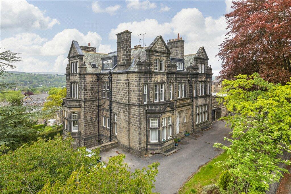 2 bedroom apartment for sale in Parish Ghyll Drive, Ilkley, West Yorkshire, LS29