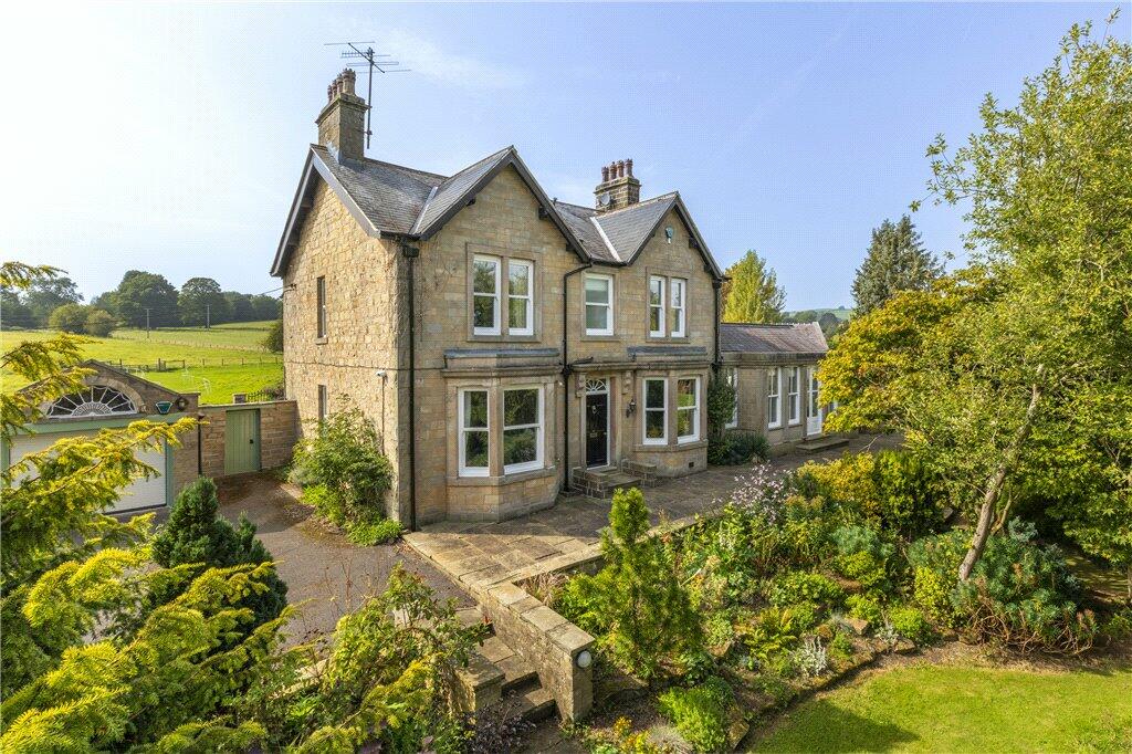 5 bedroom detached house for sale in Bolton Road, Addingham, Ilkley