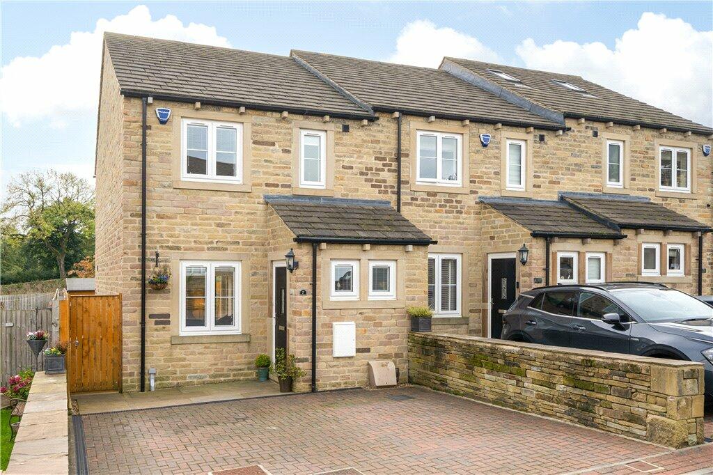 3 bedroom end of terrace house for sale in Moor View, Addingham, Ilkley