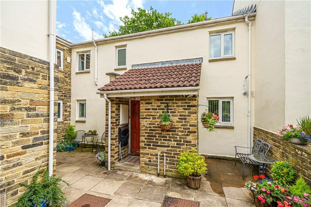 2 bedroom apartment for sale in Linnburn Mews, Ilkley, West Yorkshire, LS29