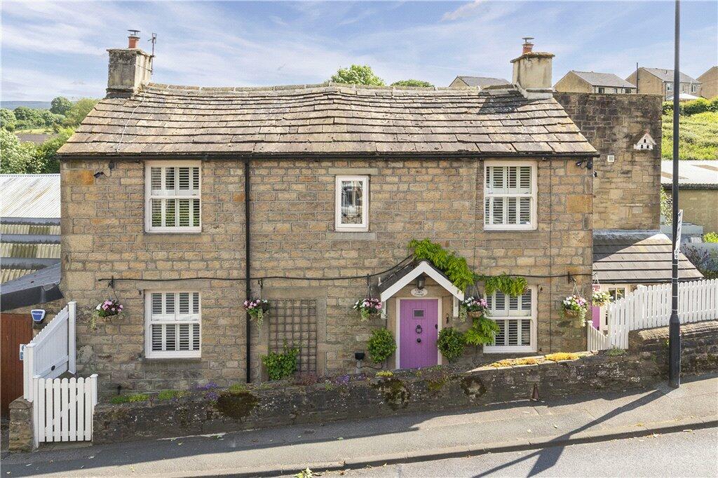 3 bedroom detached house for sale in Main Street, Addingham, Ilkley