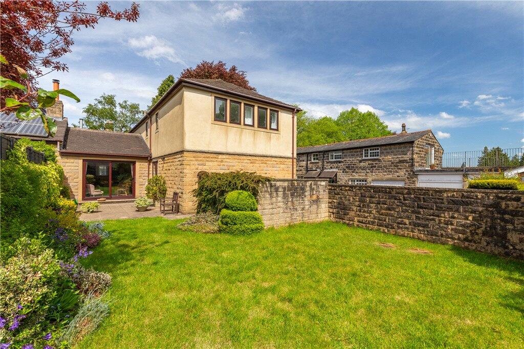 3 bedroom link detached house for sale in Kings Road, Ilkley, West Yorkshire, LS29