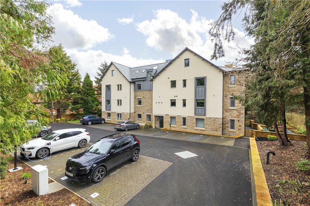 2 bedroom apartment for sale in Kings Road, Ilkley, West Yorkshire, LS29
