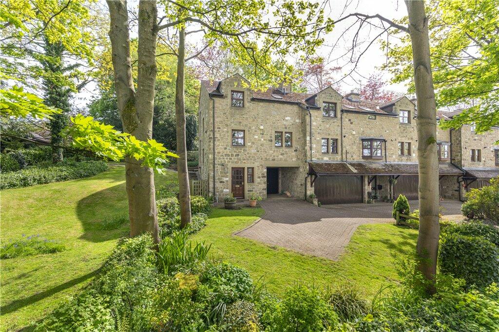 4 bedroom terraced house for sale in Maufe Way, Ilkley, West Yorkshire