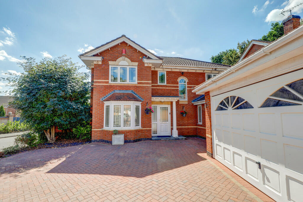 Detached to rent on Rothwell Drive