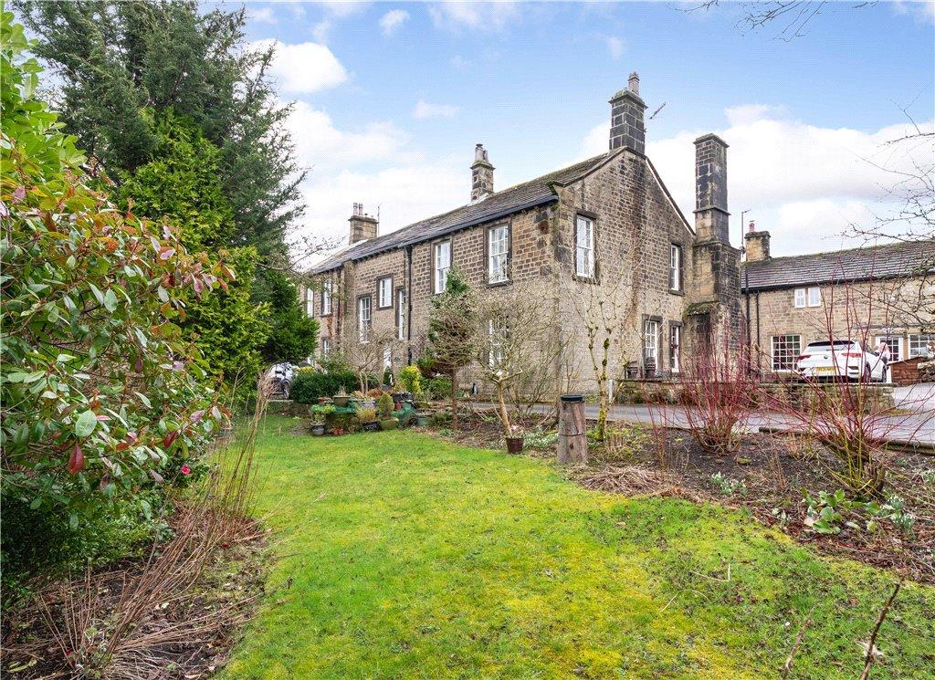 4 bedroom house for sale in Bradford Road, Cottingley Bridge, Bingley, BD16