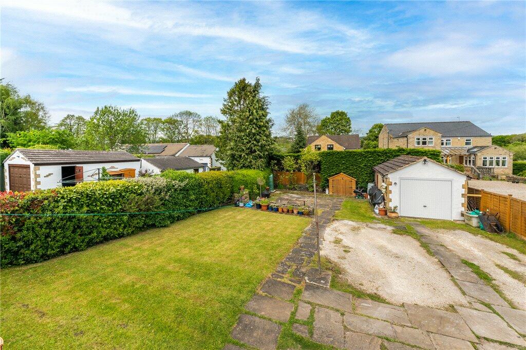 3 bedroom bungalow for sale in Bradford Road, Cottingley Bridge
