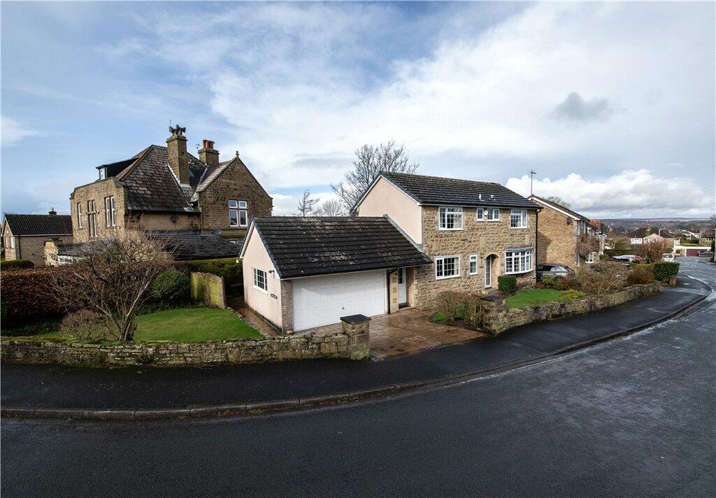 3 bedroom detached house for sale in Sutton Drive, Cullingworth, BD13