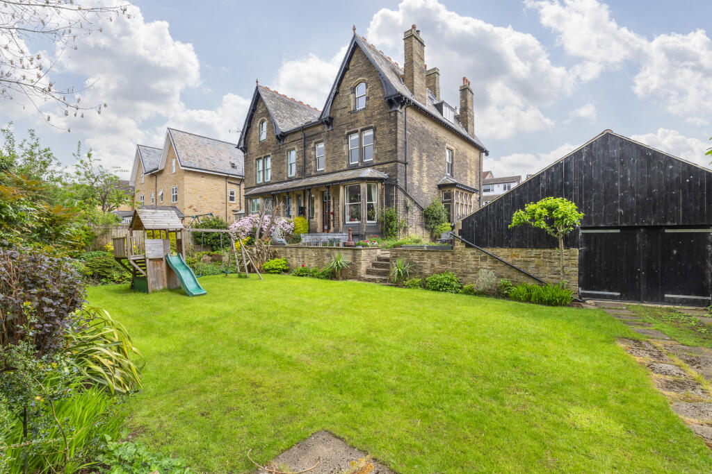 Additional property image - Hall Bank Drive, Bingley, West Yorkshire, BD16