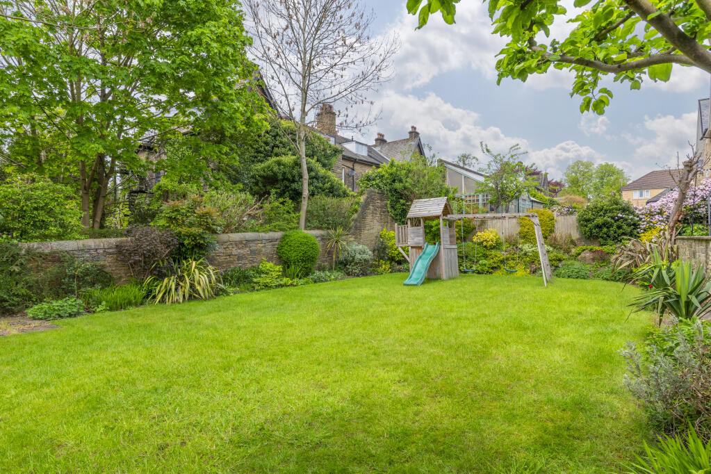 Additional property image - Hall Bank Drive, Bingley, West Yorkshire, BD16