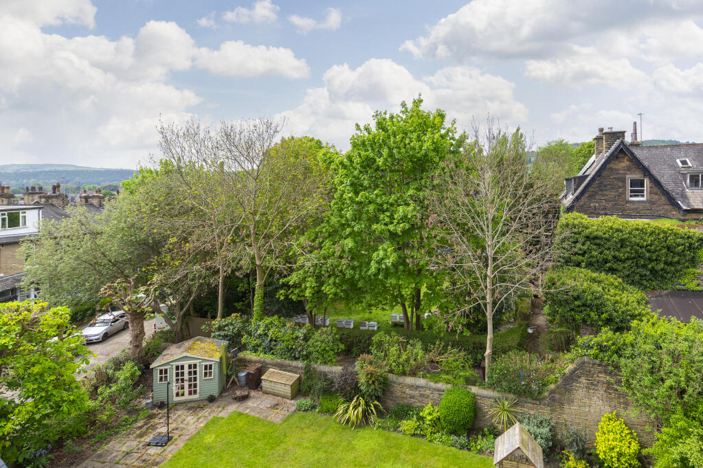 Additional property image - Hall Bank Drive, Bingley, West Yorkshire, BD16