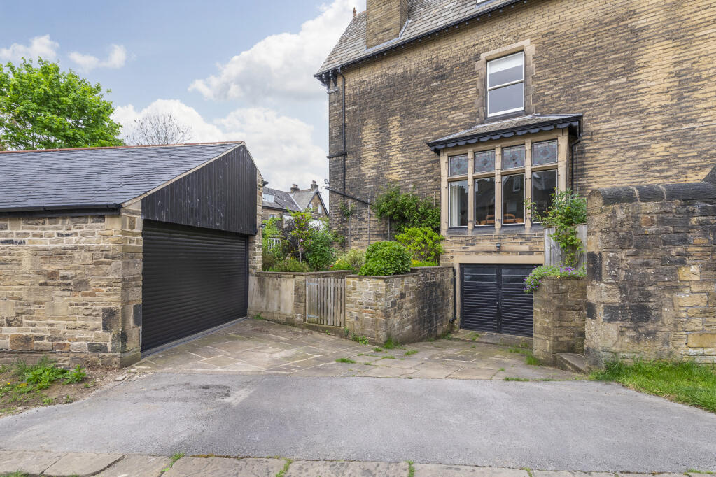 Additional property image - Hall Bank Drive, Bingley, West Yorkshire, BD16