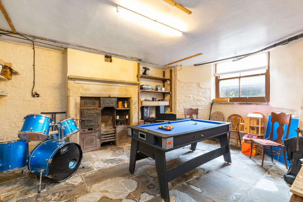 Additional property image - Hall Bank Drive, Bingley, West Yorkshire, BD16