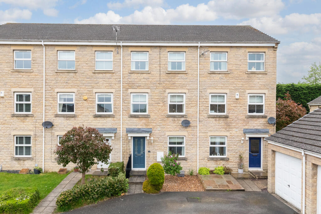 3 bedroom town house for sale in Bewick Drive, Gilstead, Bingley, West
