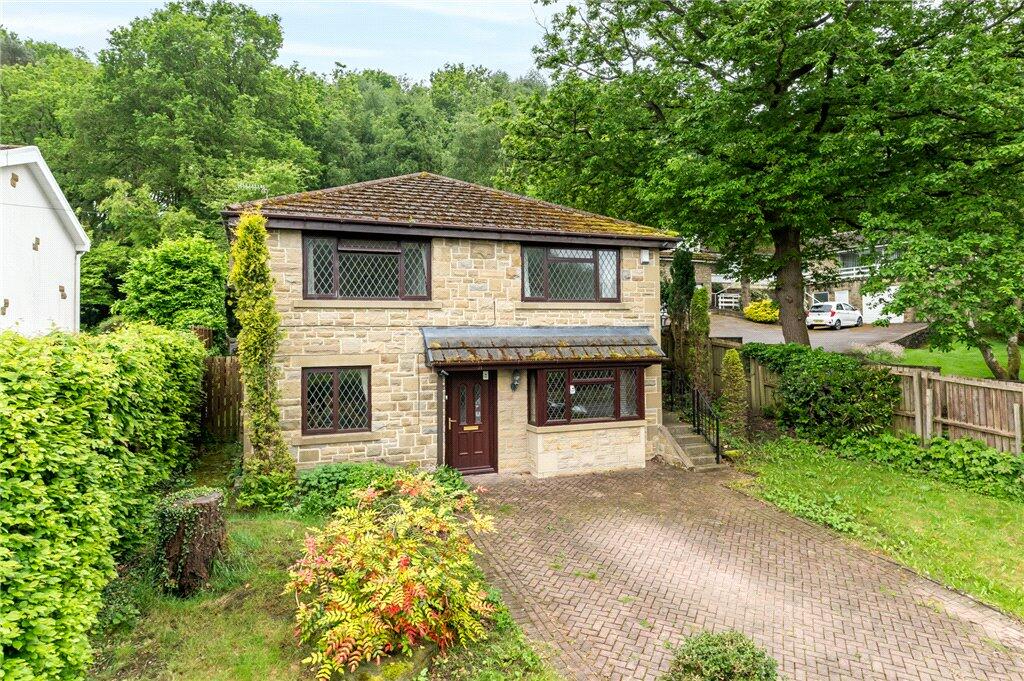 4 bedroom detached house for sale in Manor Drive, Cottingley, Bingley, BD16