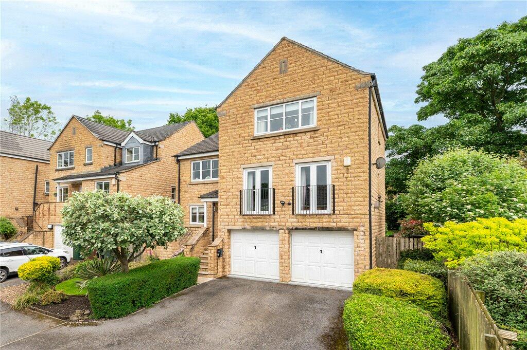 5 bedroom detached house for sale in Broad Dale Close, East Morton, Keighley, West Yorkshire, BD20