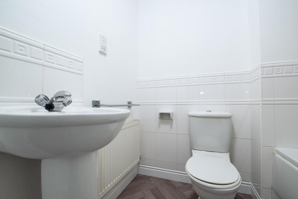Additional property image - Swan Avenue, Gilstead, Bingley, West Yorkshire, BD16