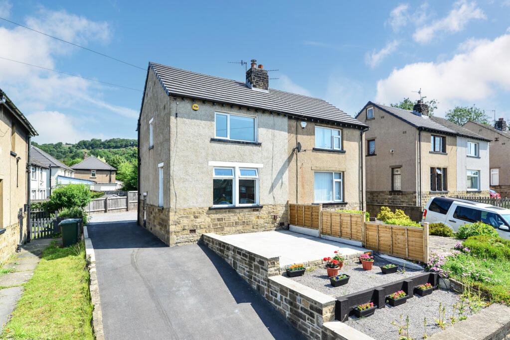 Main image of property: Canal Road, Crossflatts, Bingley, West Yorkshire, BD16