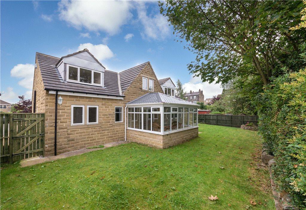 5 bedroom detached house for sale in Eldwick Croft, Eldwick, Bingley
