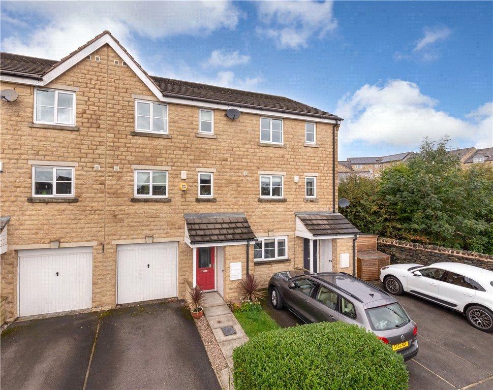 4 bedroom town house for sale in Tulyar Court, Gilstead, Bingley, West