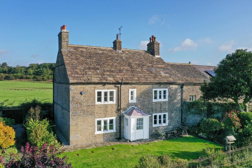 3 bedroom link detached house for sale in Swawbeck, Giggleswick, Settle