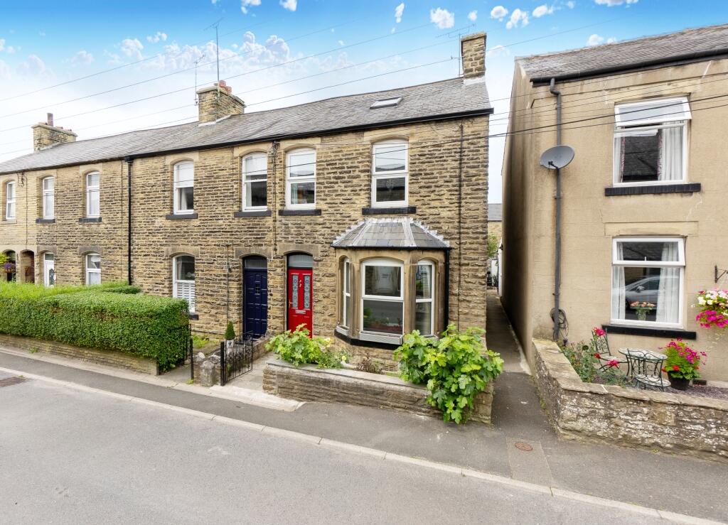 3 bedroom end of terrace house for sale in Haw Grove, Hellifield