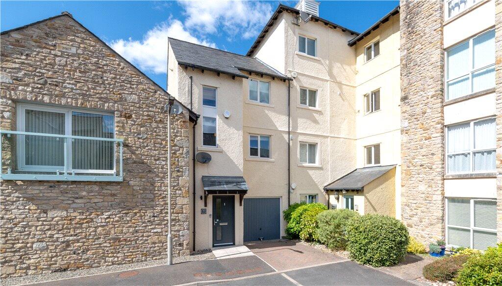 3 bedroom town house