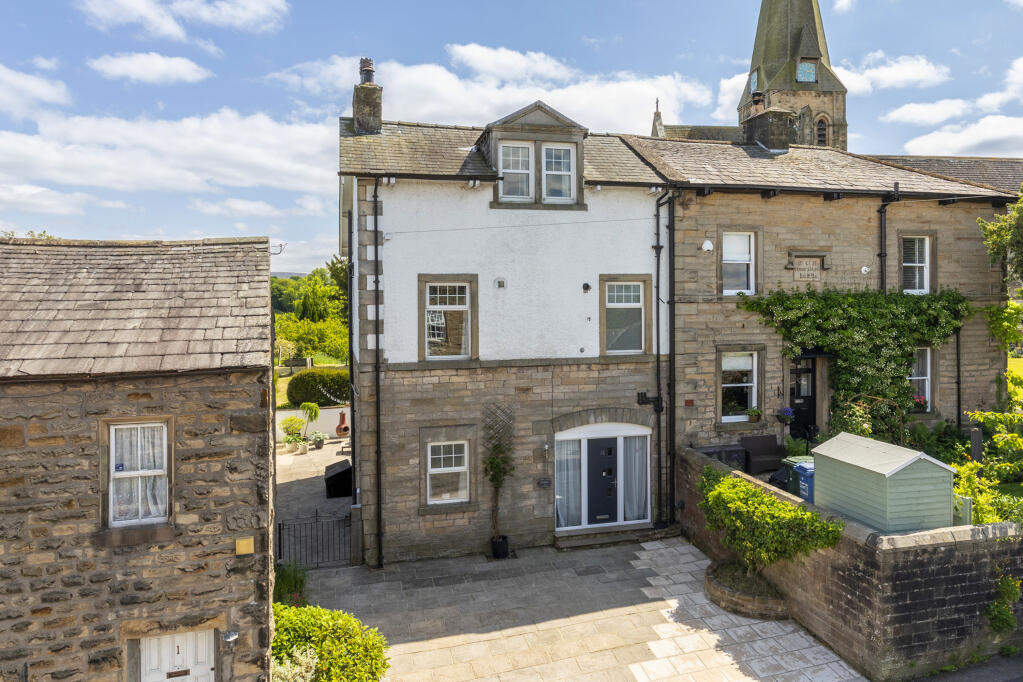 4 bedroom semidetached house for sale in High Street, Burton in Lonsdale, Carnforth, North