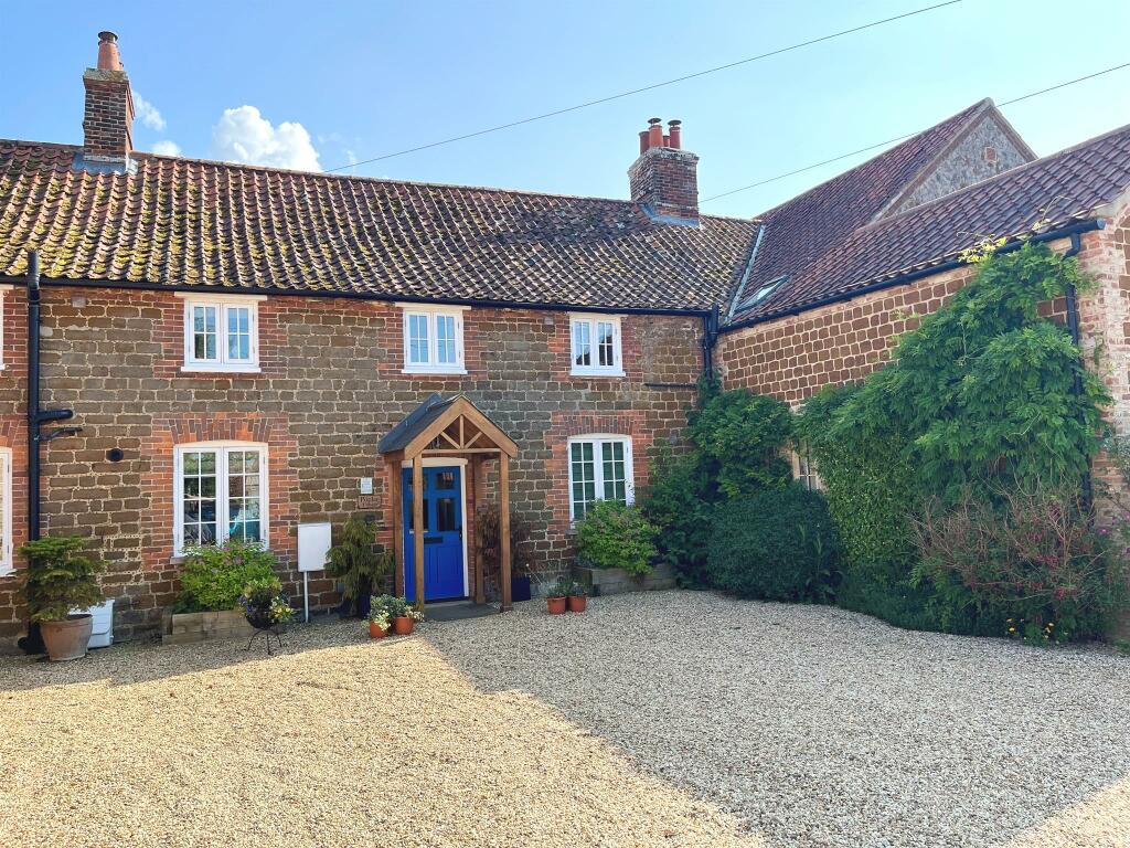 3 bedroom character property for sale in Kings Gardens, Heacham, King's