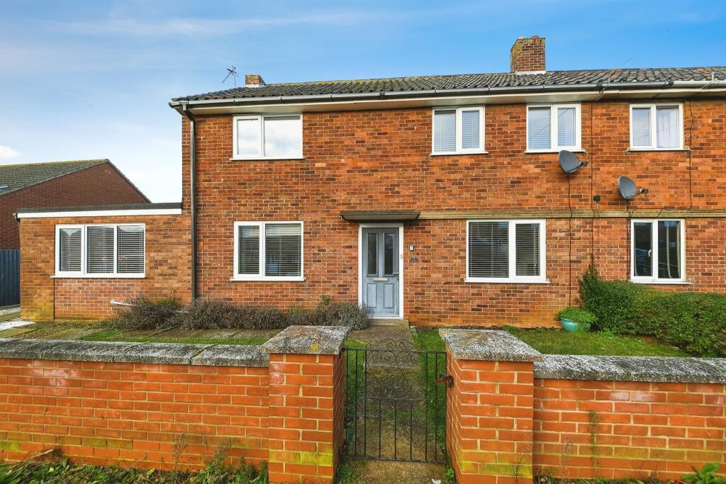 4 bedroom semidetached house for sale in Melton Drive, Hunstanton, PE36