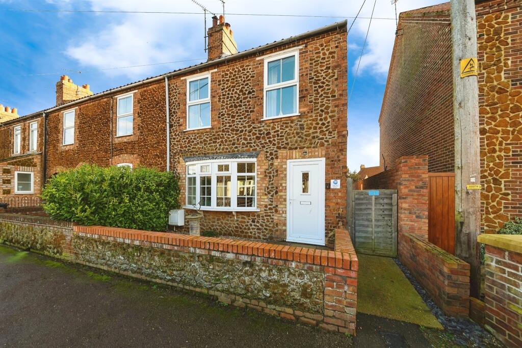3 bedroom end of terrace house for sale in Caley Street, Heacham, King