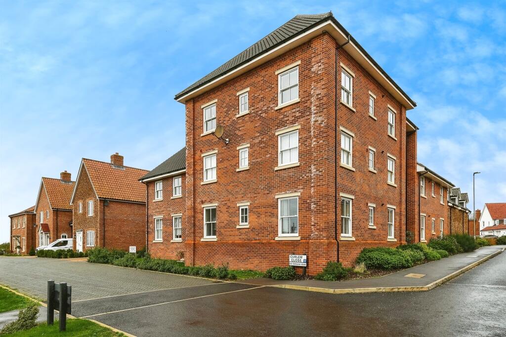 2 bedroom apartment for sale in Curlew Close, Hunstanton, PE36