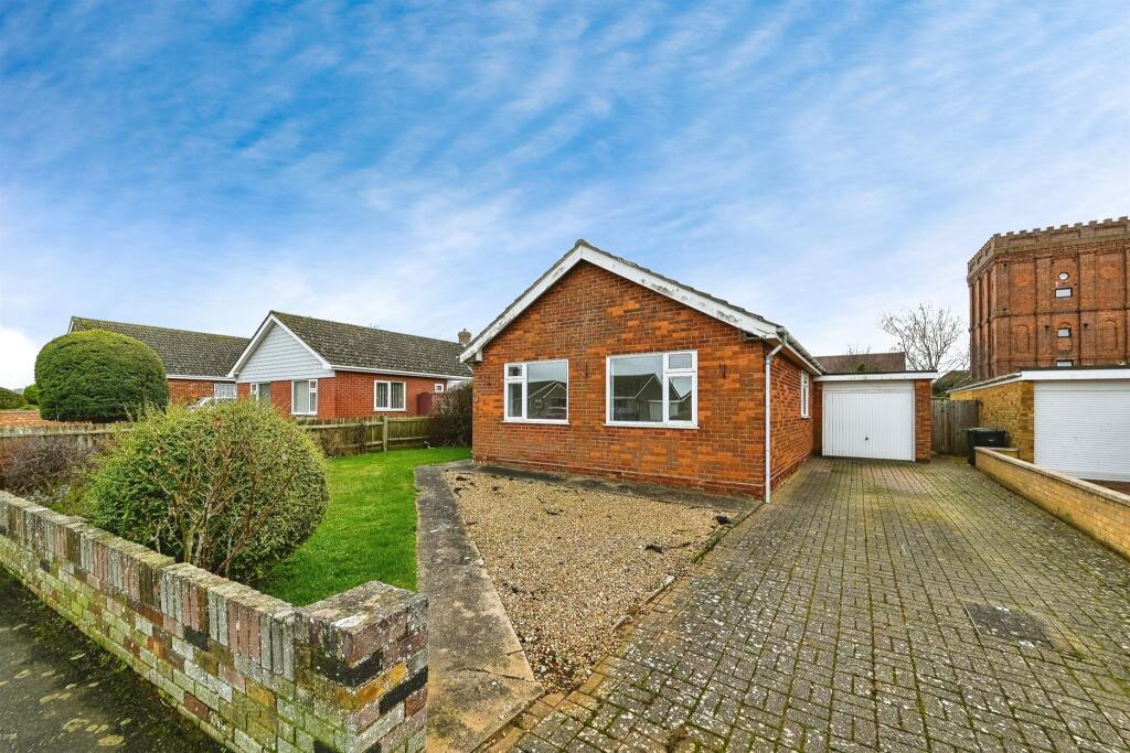 3 bedroom detached bungalow for sale in Collingwood Road, Hunstanton, PE36