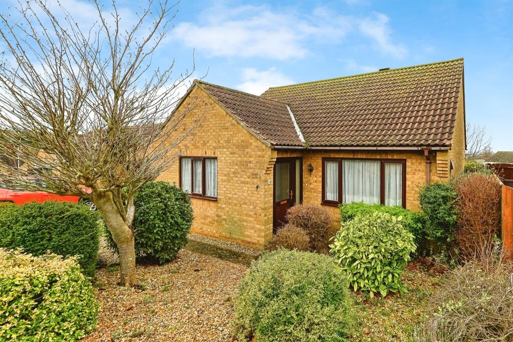 2 bedroom detached bungalow for sale in Annes Drive, Hunstanton, PE36