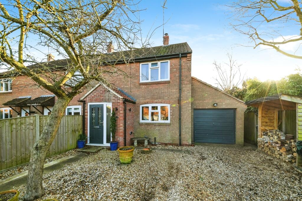 2 bedroom semidetached house for sale in Balmoral Close, Dersingham