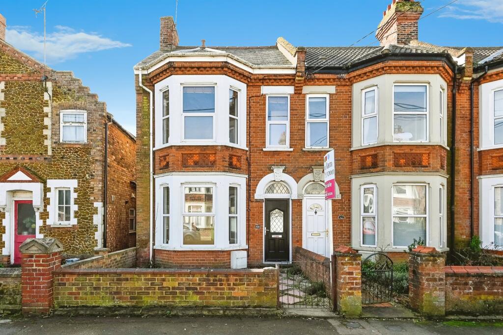 3 bedroom end of terrace house for sale in Victoria Avenue, Hunstanton, PE36