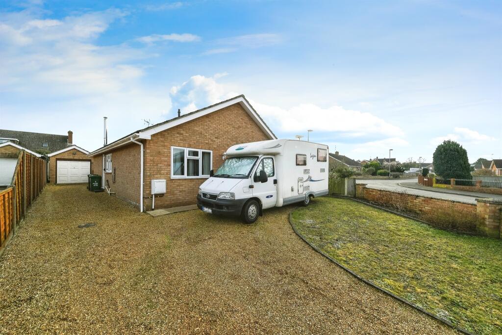 3 bedroom detached bungalow for sale in Jubilee Drive, Dersingham, King