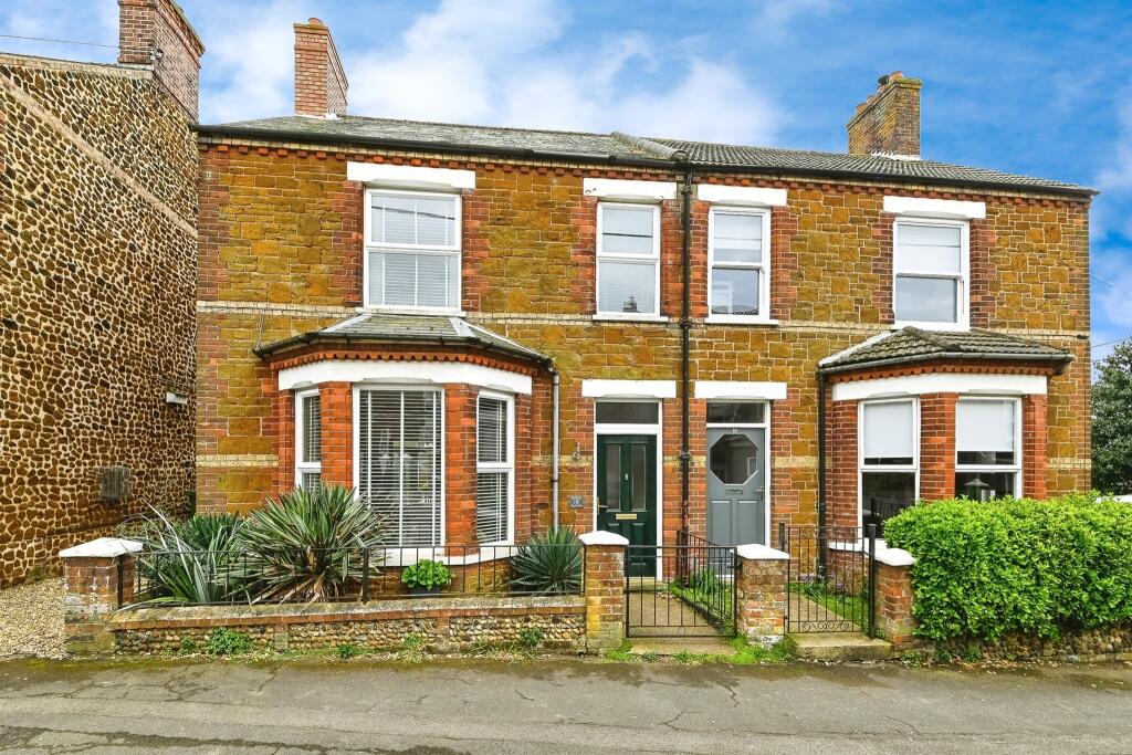 4 bedroom semidetached house for sale in Park Road, Hunstanton, PE36