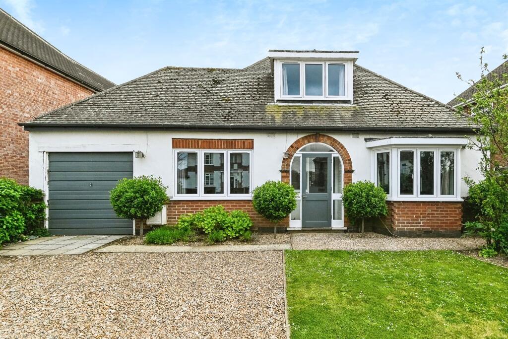 4 bedroom bungalow for sale in Clarence Road, Hunstanton, PE36