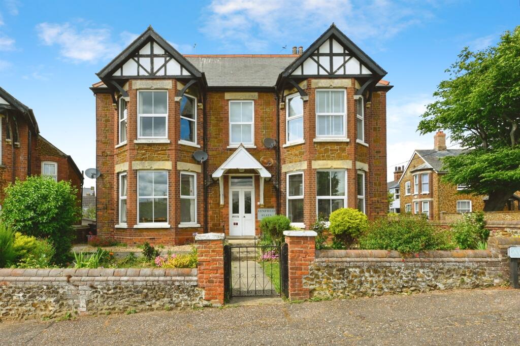 Main image of property: Avenue Road, Hunstanton