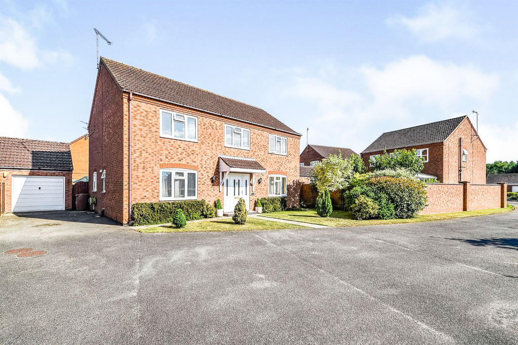 4 bedroom detached house for sale in Stanton Road, Dersingham, King's
