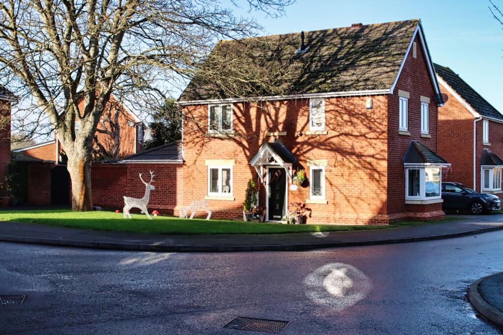 Main image of property: Oriel Close, Wolverton, Milton Keynes, Buckinghamshire, MK12