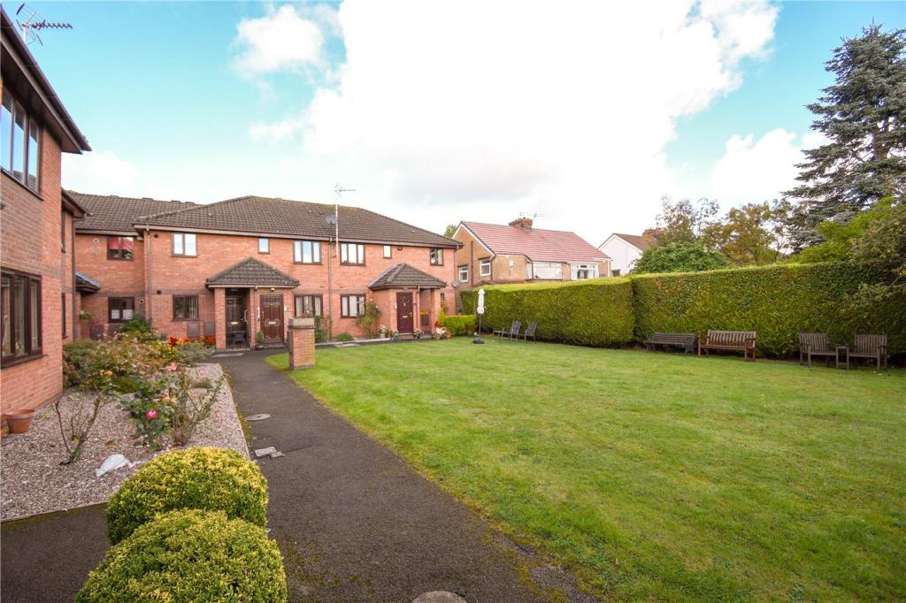 2 bedroom flat for sale in Greasby Road, Greasby, Wirral, CH49