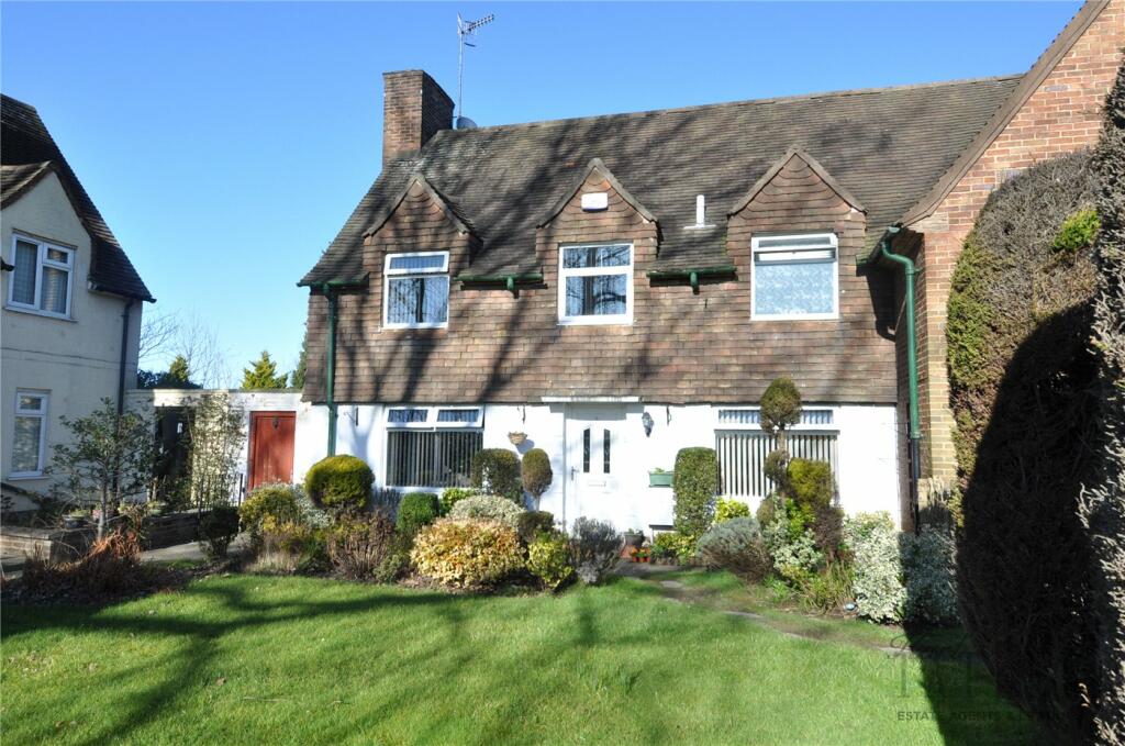 3 bedroom semidetached house for sale in Home Farm Road, Woodchurch