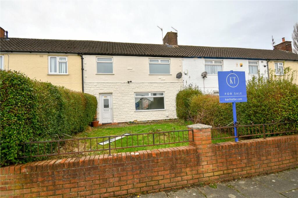 3 bedroom terraced house for sale in Ganneys Meadow Road, Woodchurch