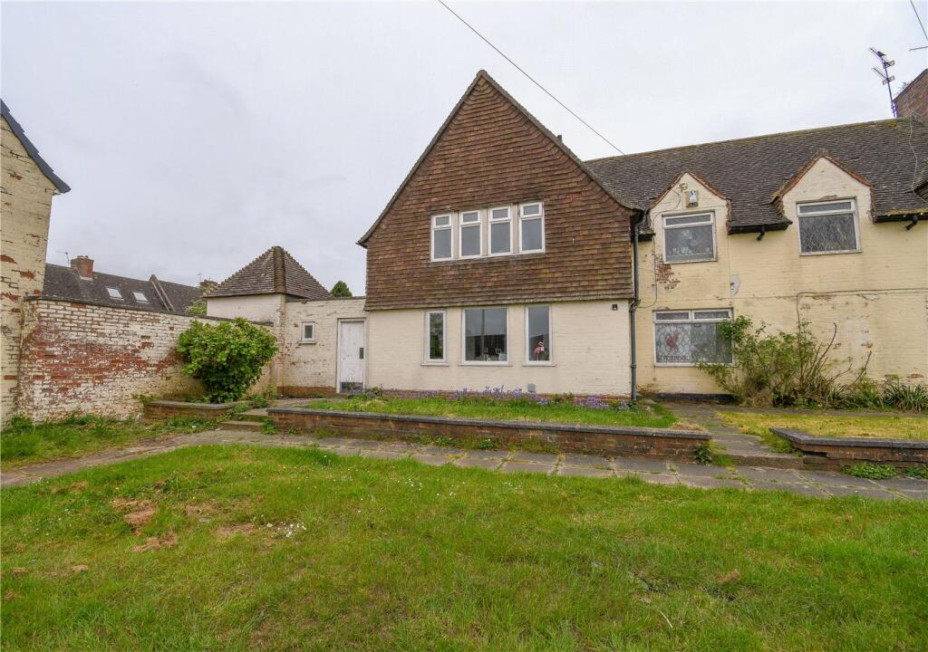 3 bedroom end of terrace house for sale in Home Farm Road, Woodchurch