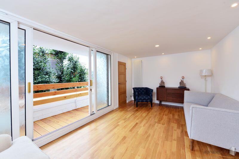Main image of property: CANTON STREET, DOCKLANDS, E14 