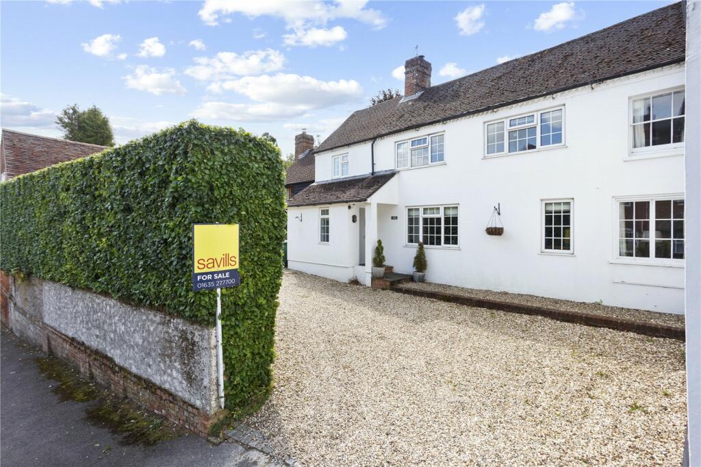 3 bedroom semidetached house for sale in Station Road, Kintbury