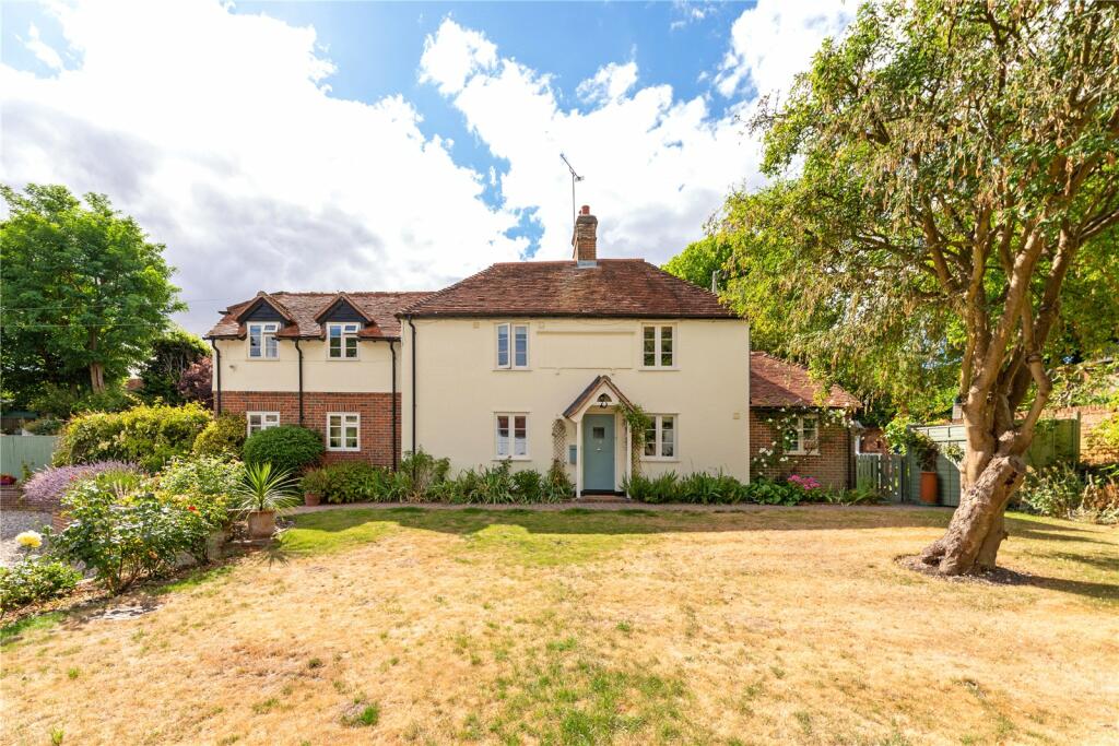 4 bedroom detached house for sale in Station Road, Kintbury, Hungerford